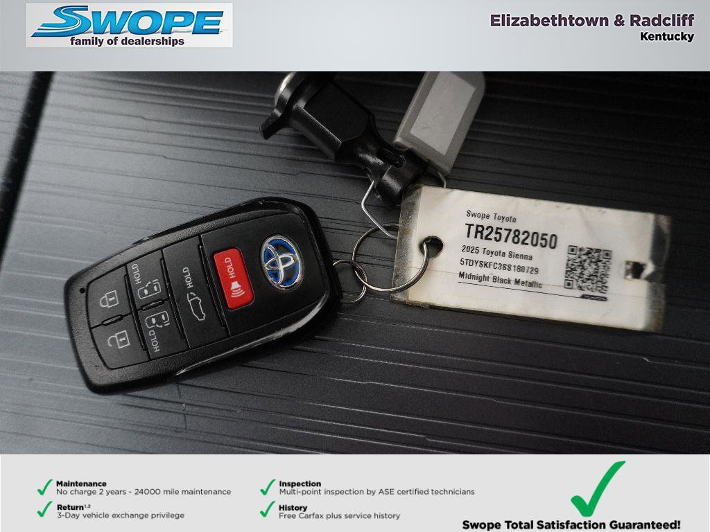 Used 2025 Toyota Sienna XLE image 30