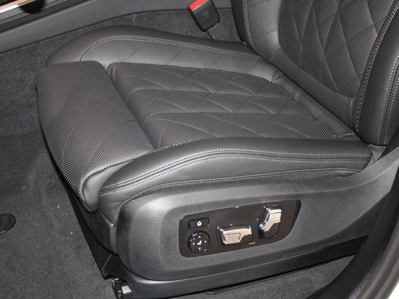 Certified 2026 BMW X5 sDrive40i RWD image 14