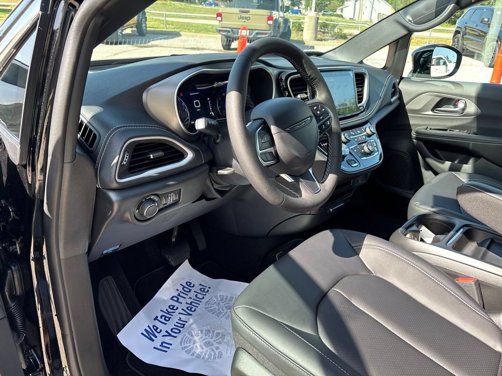 New 2027 Chrysler Pacifica Select FWD image 31