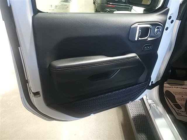 Used 2025 Jeep Wrangler Unlimited Sahara w/ Safety Group AWD/4WD image 19