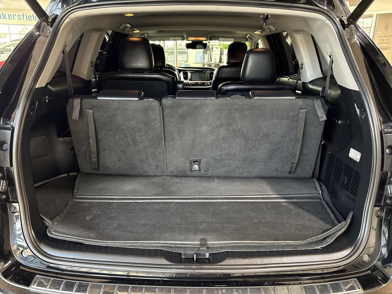 Certified 2019 Toyota Highlander SE FWD image 25