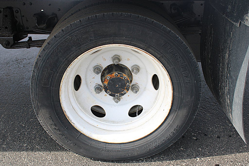 Used 2019 Isuzu NPR RWD image 24
