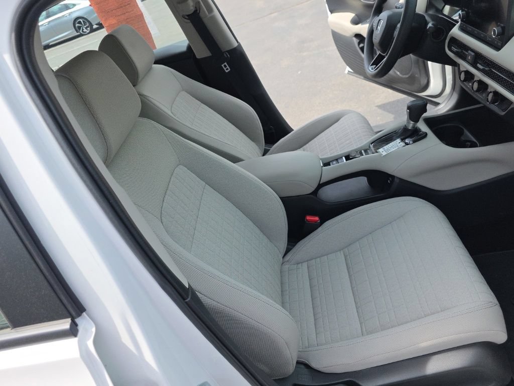 Used 2025 Honda HR-V LX image 26