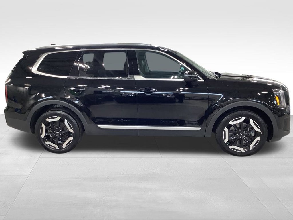 Used 2024 Kia Telluride EX w/ EX Captain's Chair Package AWD/4WD image 5