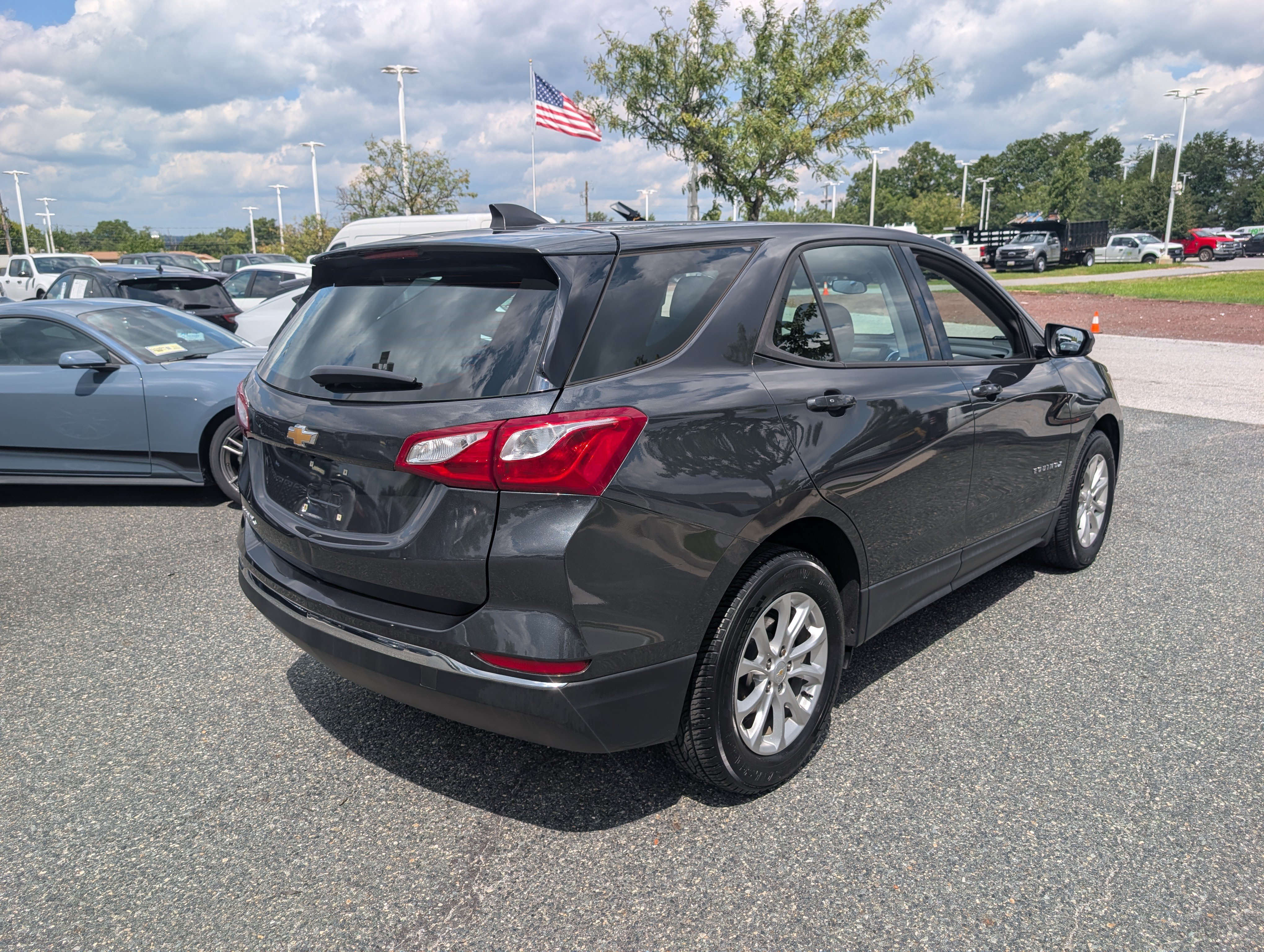 Used 2018 Chevrolet Equinox LS FWD image 4