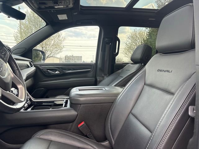 Used 2021 GMC Yukon Denali w/ Advanced Technology Package image 32