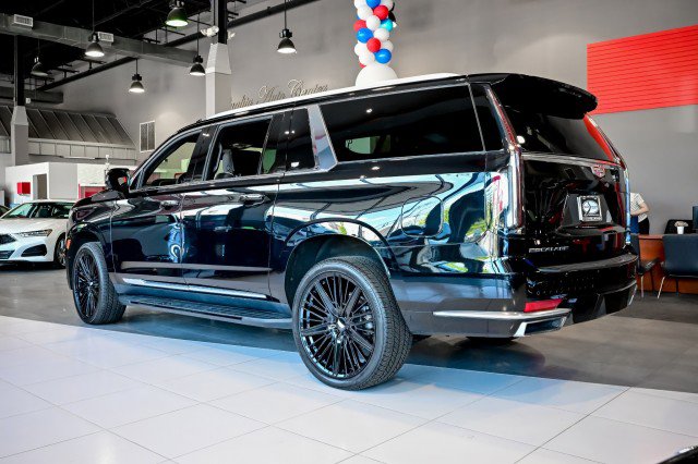 Used 2021 Cadillac Escalade ESV Premium Luxury AWD/4WD image 7