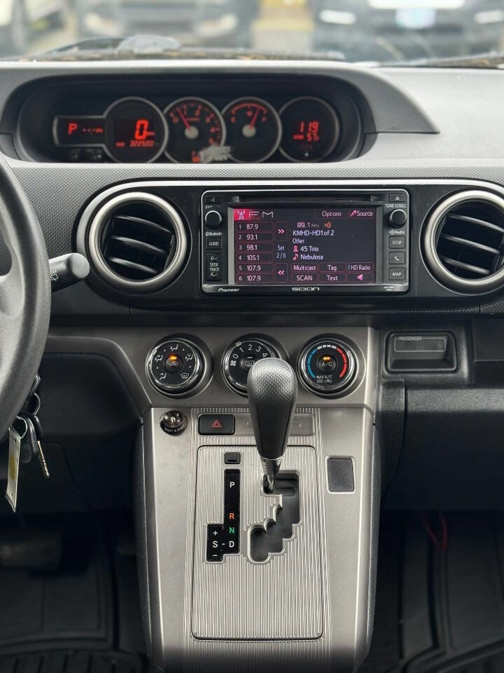 Used 2014 Scion xB FWD image 13