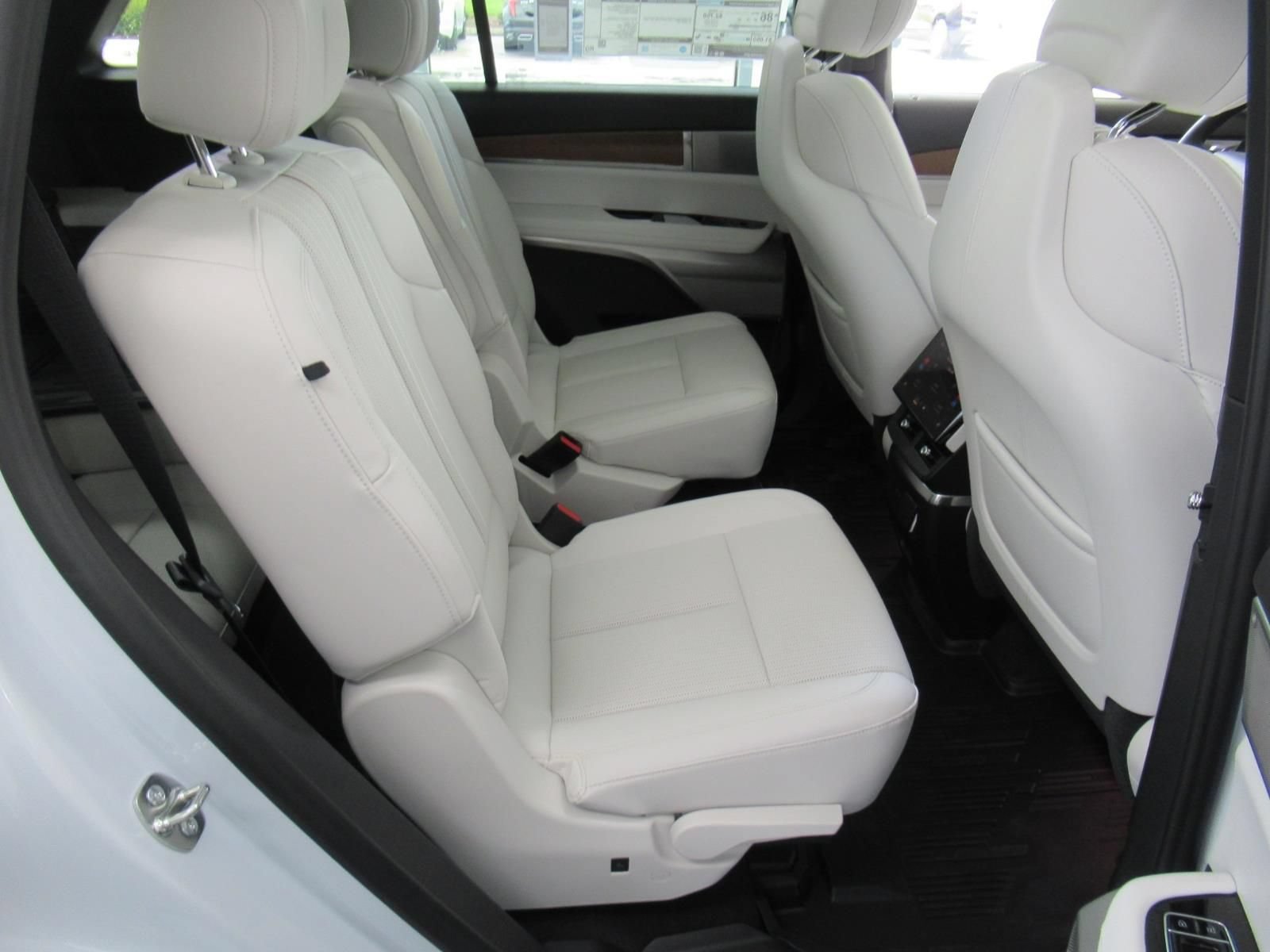 New 2027 Cadillac Vistiq Sport AWD/4WD image 11