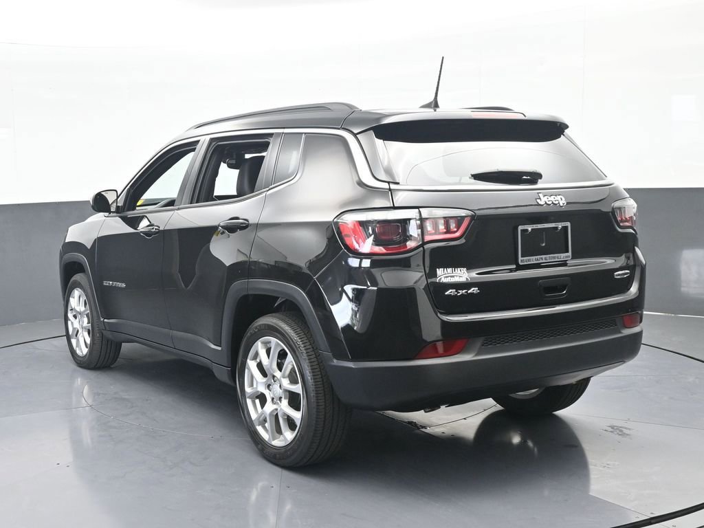 Used 2024 Jeep Compass Latitude image 4