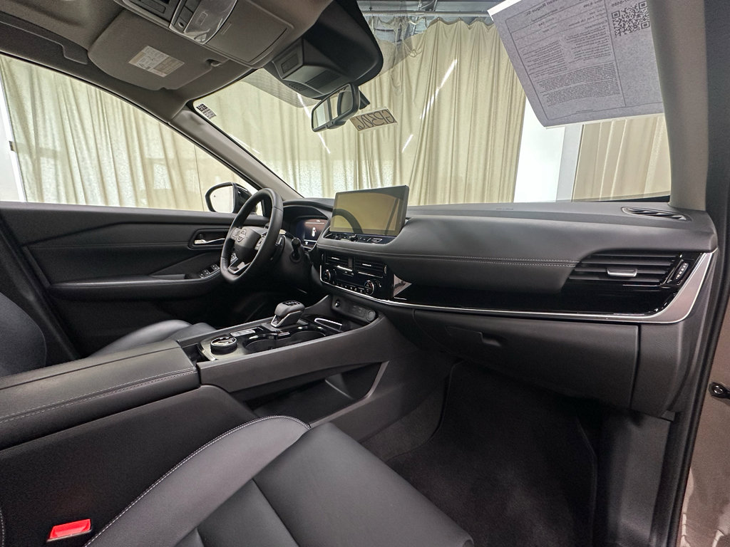 Used 2025 Nissan Rogue SL w/ Tech Package image 17