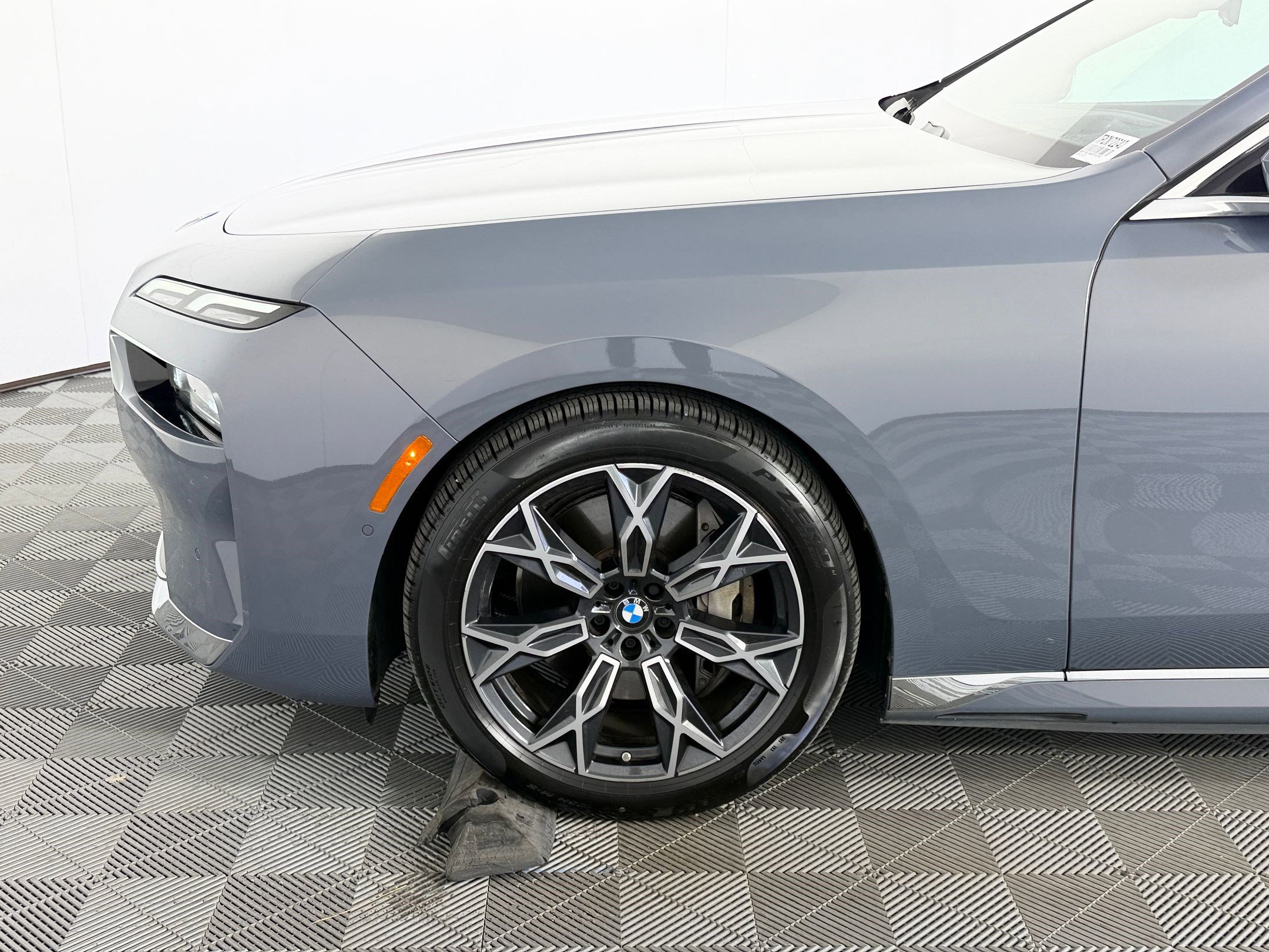 Used 2023 BMW i7 xDrive60 AWD/4WD image 11