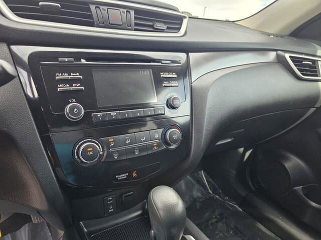 Used 2016 Nissan Rogue S w/ S Family Package FWD image 19