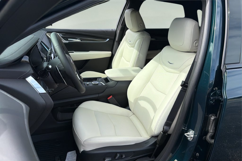 New 2026 Cadillac XT5 Sportv w/ LPO, Onyx Lite Package AWD/4WD image 12