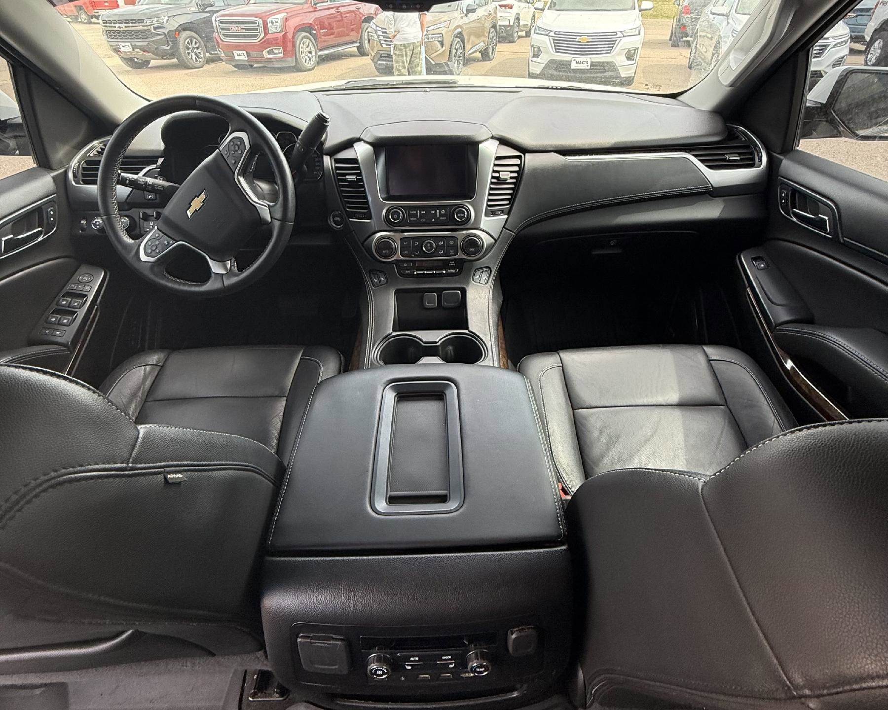 Used 2018 Chevrolet Suburban LT w/ LT Signature Package image 6