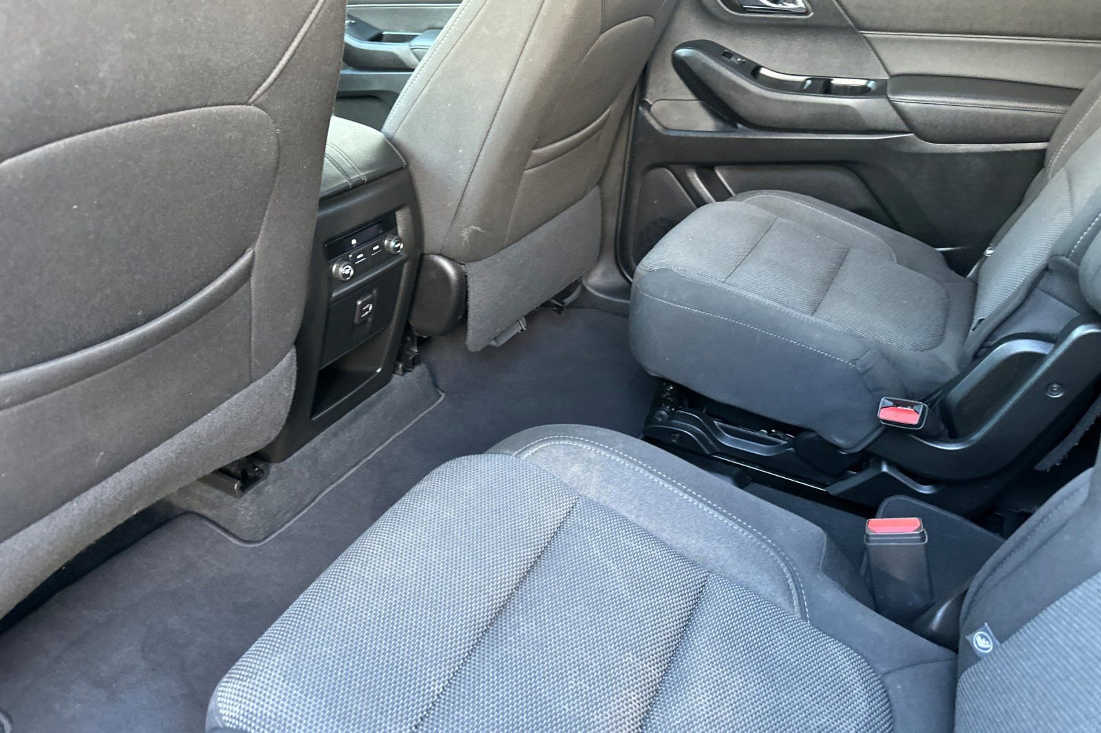 Used 2023 Chevrolet Traverse LT image 14