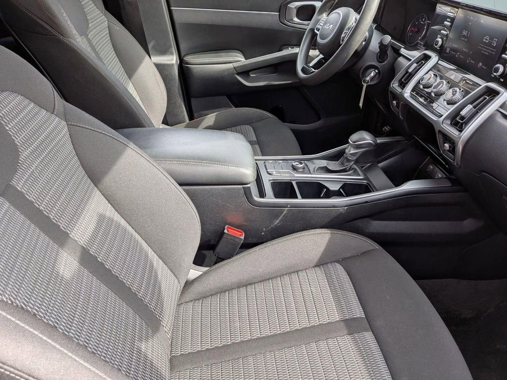 Used 2023 Kia Sorento LX image 27