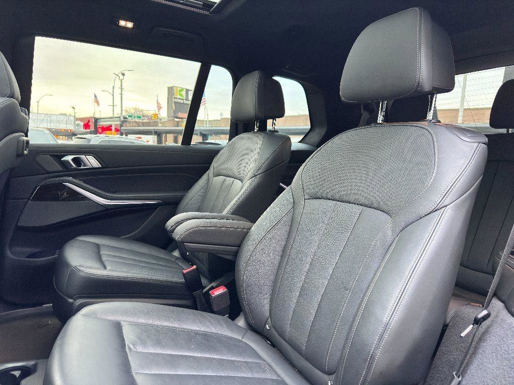 Used 2020 BMW X7 xDrive40i w/ M Sport Package image 29