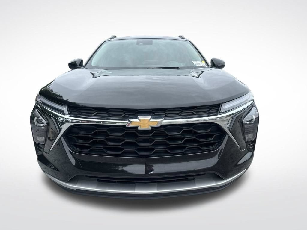 Used 2025 Chevrolet Trax LT FWD image 13