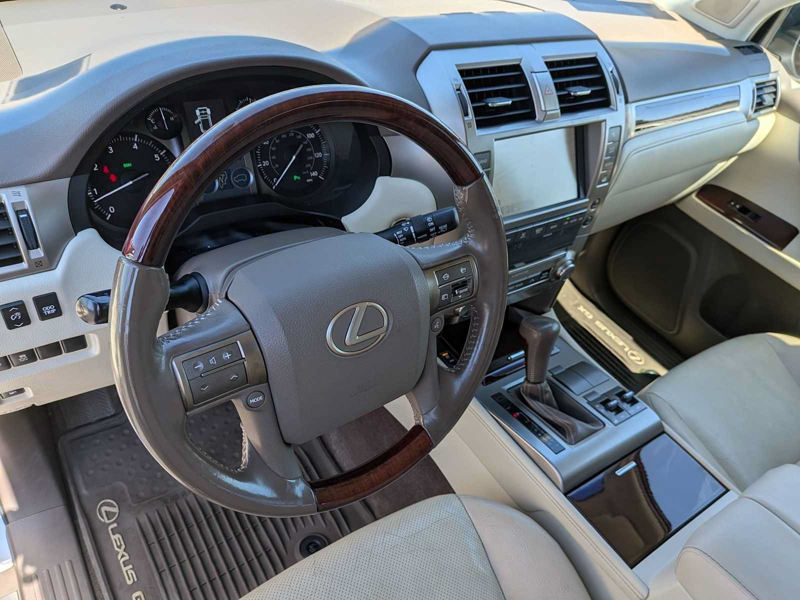 Used 2016 Lexus GX 460 w/ Premium Package AWD/4WD image 14