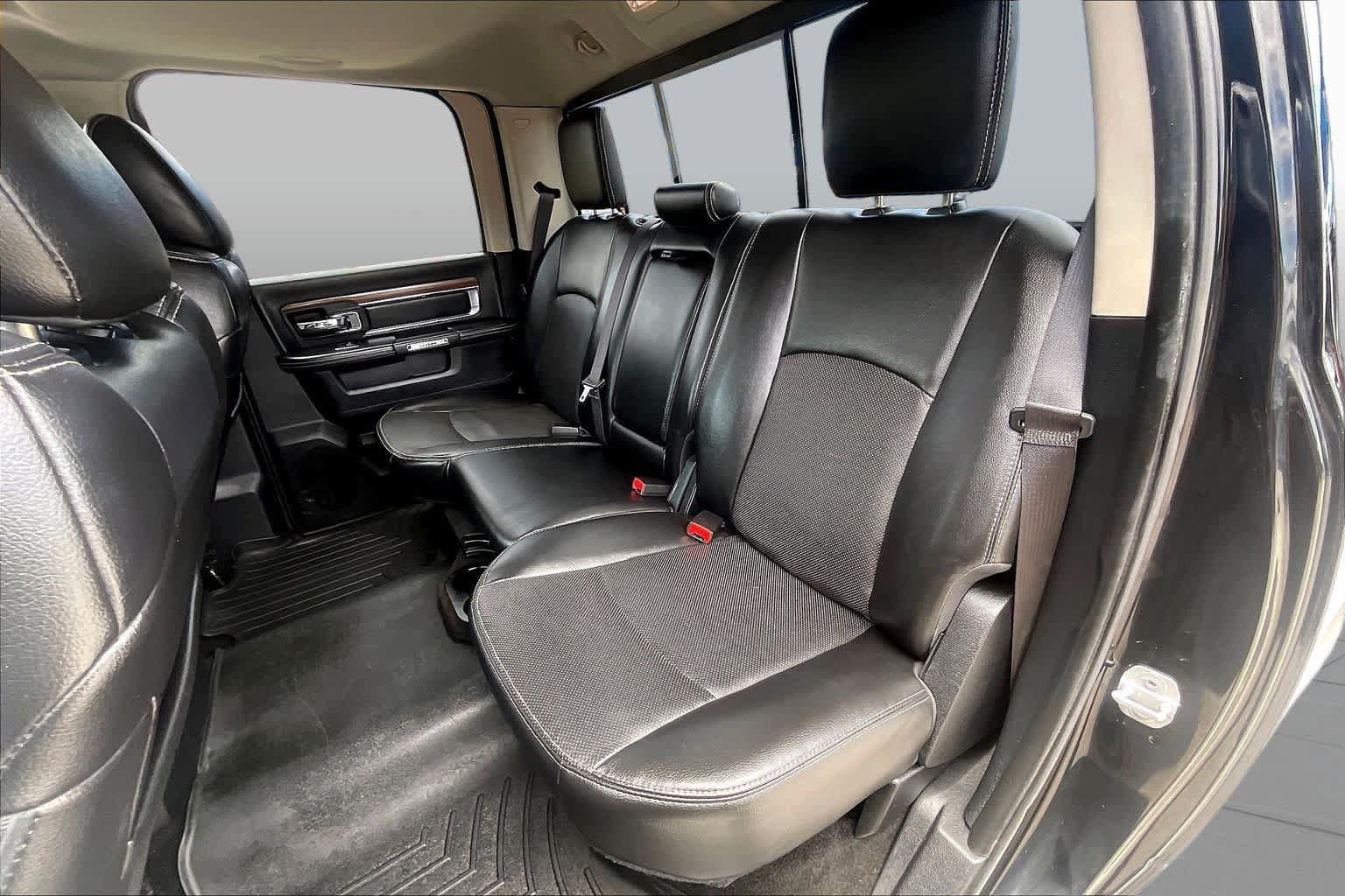 Used 2014 RAM 2500 Laramie w/ Black Appearance Group AWD/4WD image 19