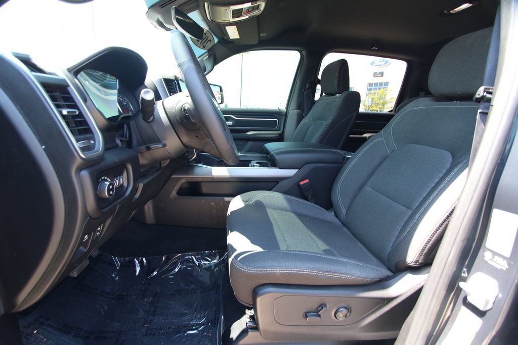 Used 2025 RAM 1500 Big Horn AWD/4WD image 6