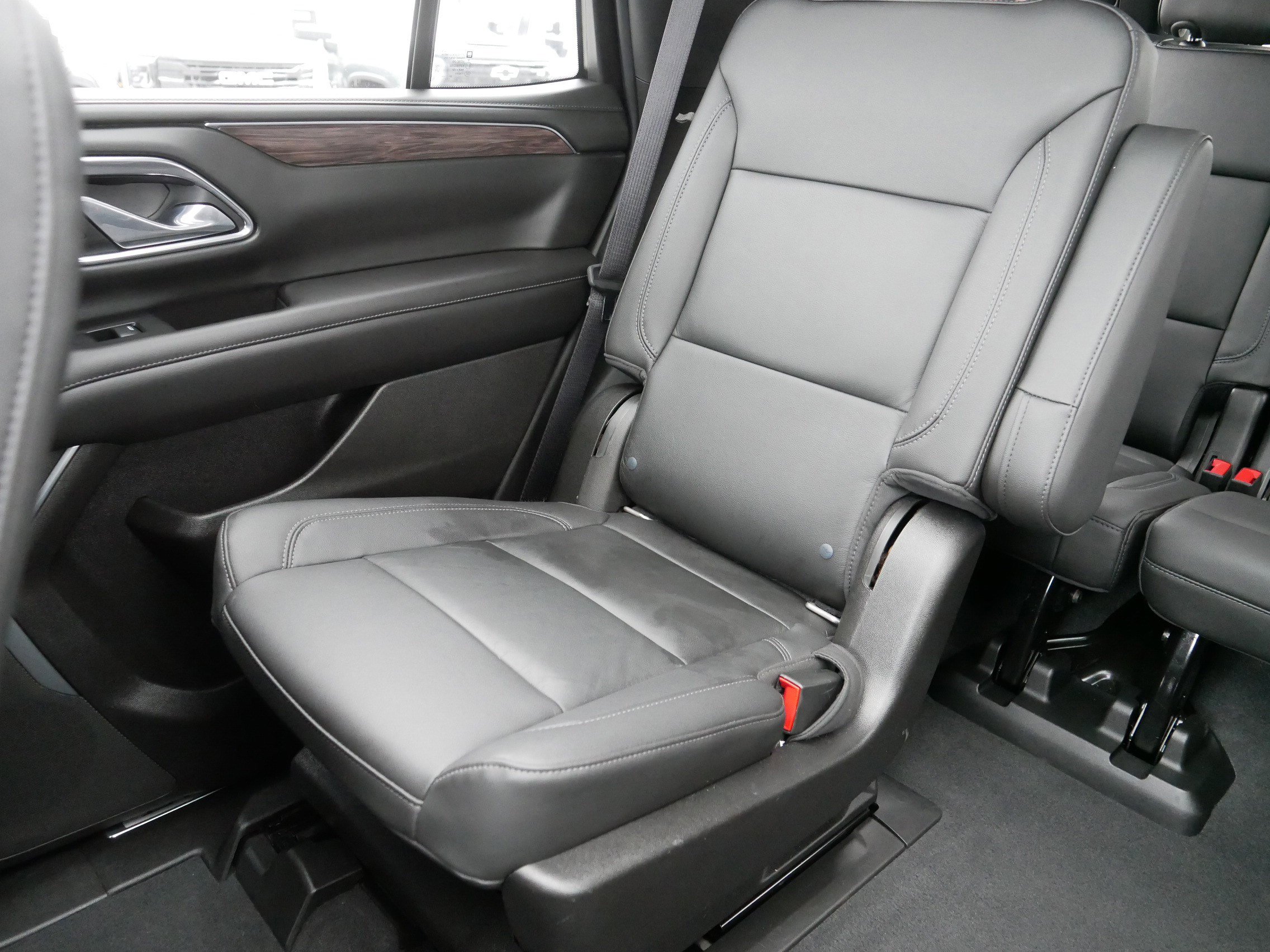 Used 2021 Chevrolet Tahoe Z71 w/ Z71 Signature Package image 12