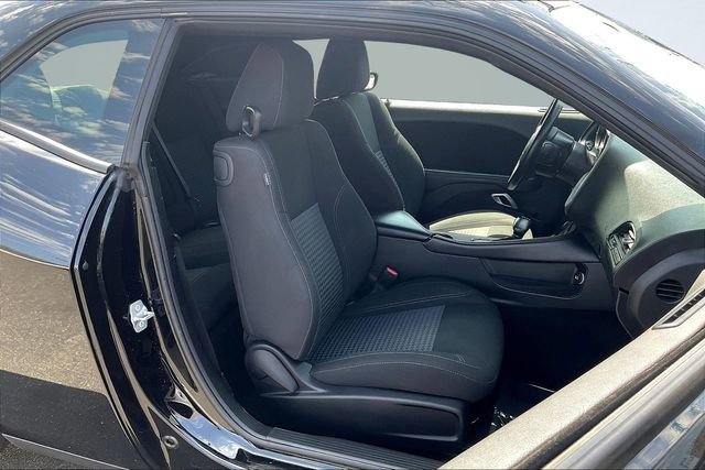 Used 2023 Dodge Challenger SXT image 6