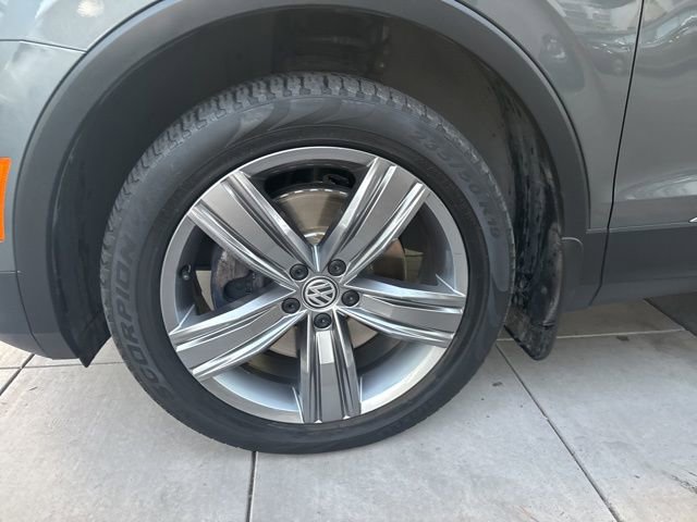 Used 2018 Volkswagen Tiguan SEL Premium image 9