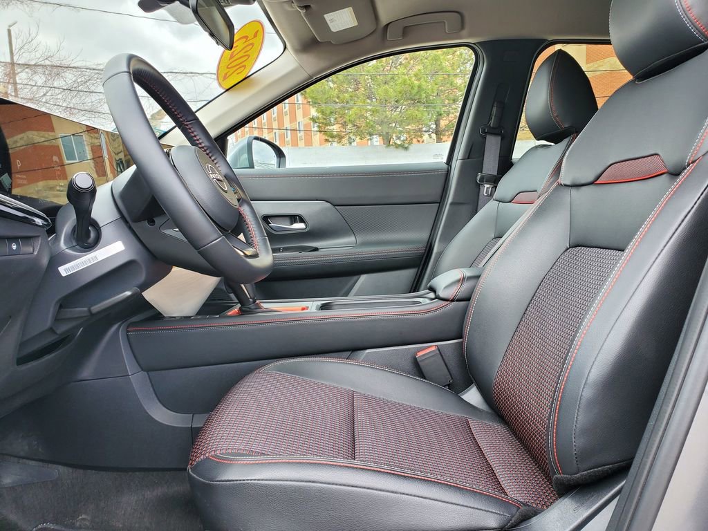 Used 2025 Nissan Kicks SR AWD/4WD image 16