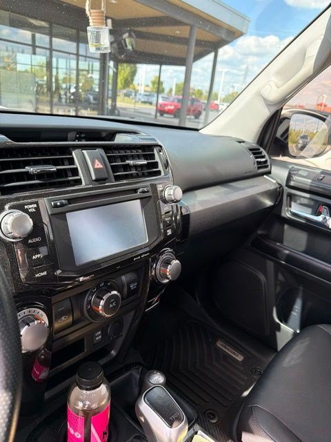 Used 2018 Toyota 4Runner TRD Off-Road Premium AWD/4WD image 11