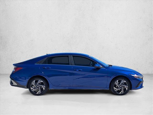 Used 2024 Hyundai Elantra SEL w/ Convenience Package image 4