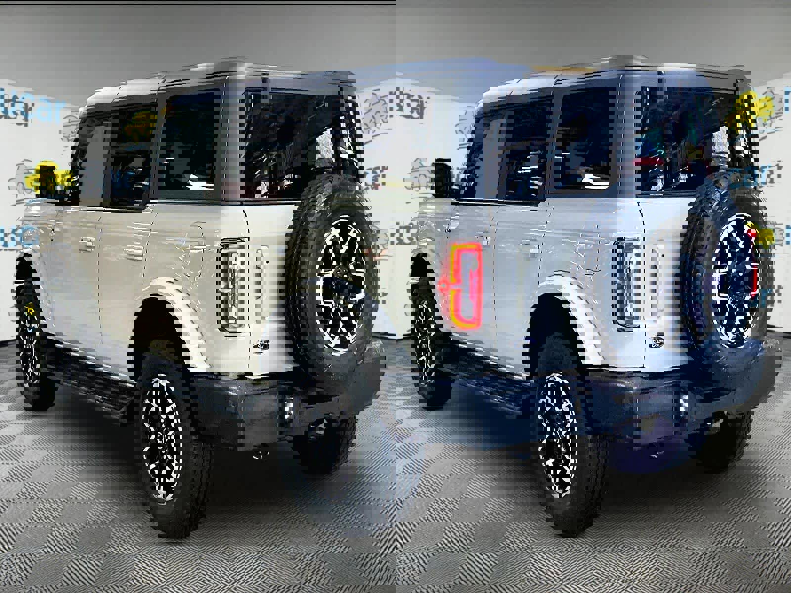 Used 2025 Ford Bronco Outer Banks image 4