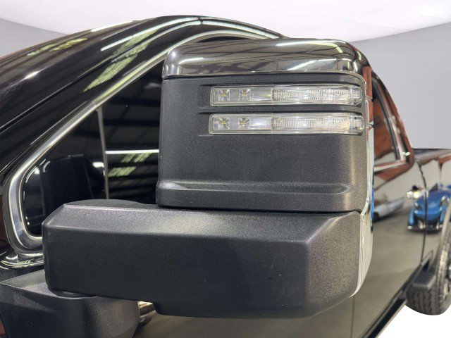 Used 2022 GMC Sierra 2500 Denali w/ Denali Black Diamond Edition image 13