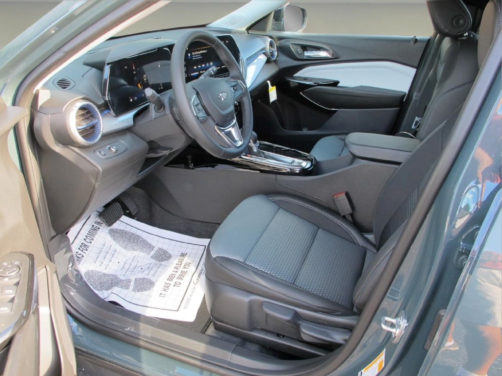 New 2026 Chevrolet Trax LT w/ Driver Confidence Package FWD image 10