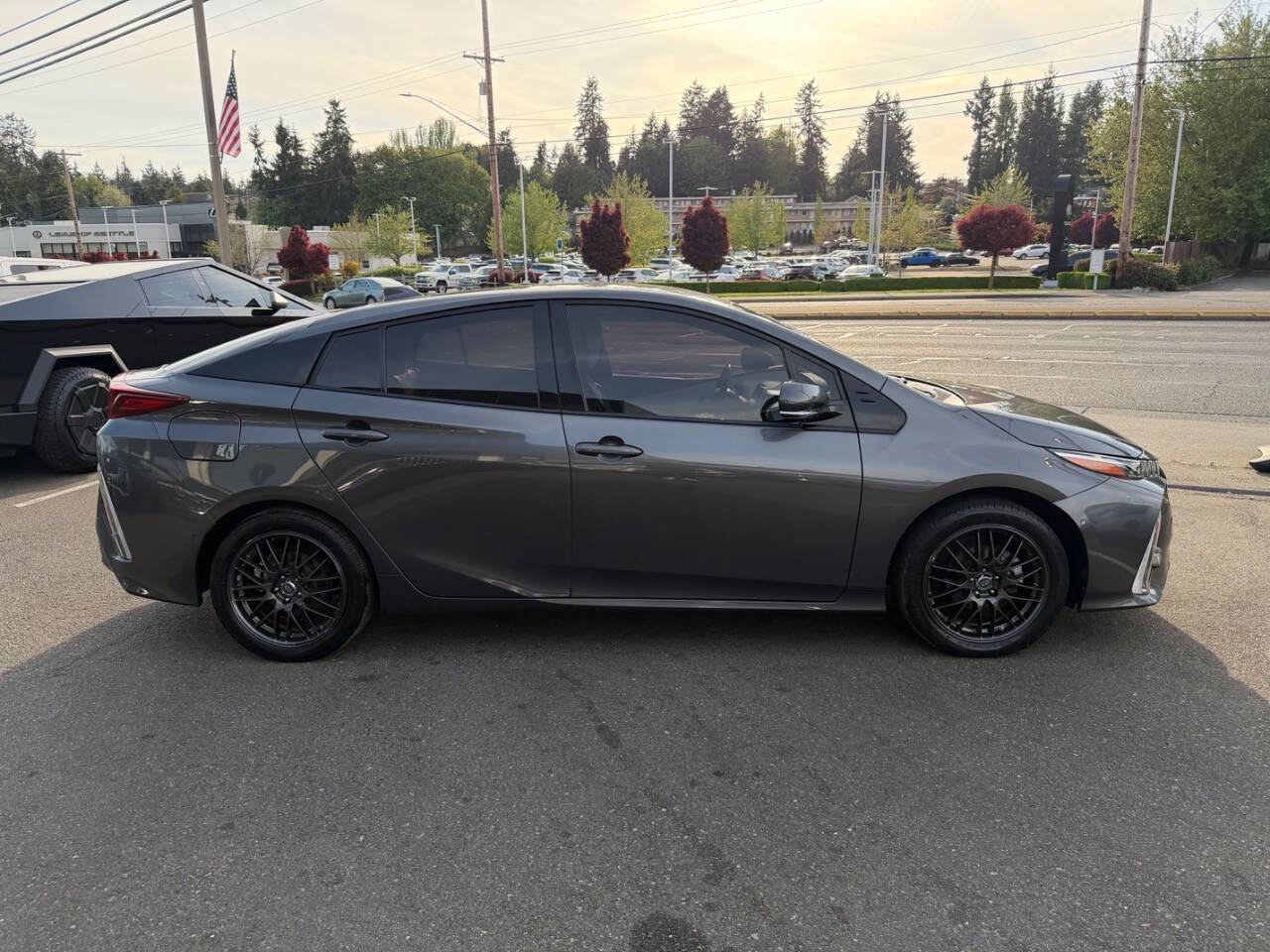 Used 2017 Toyota Prius Prime Advanced FWD image 9