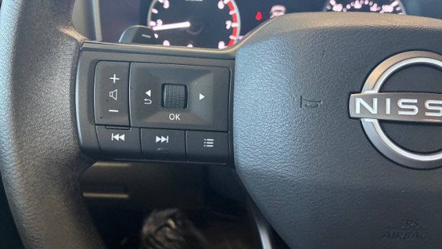 Used 2025 Nissan Rogue S FWD image 18