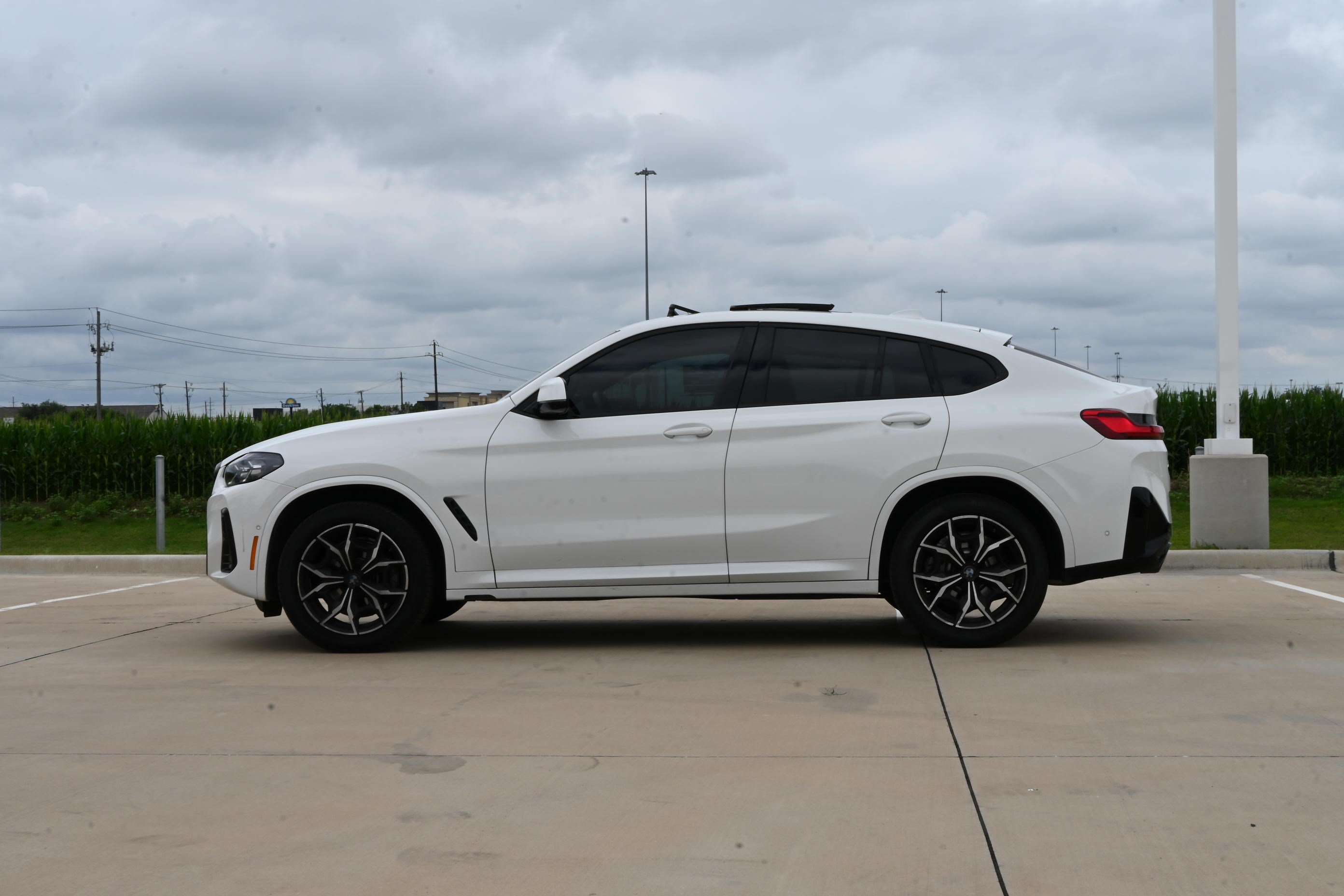 Certified 2025 BMW X4 xDrive30i w/ Premium Package AWD/4WD image 6