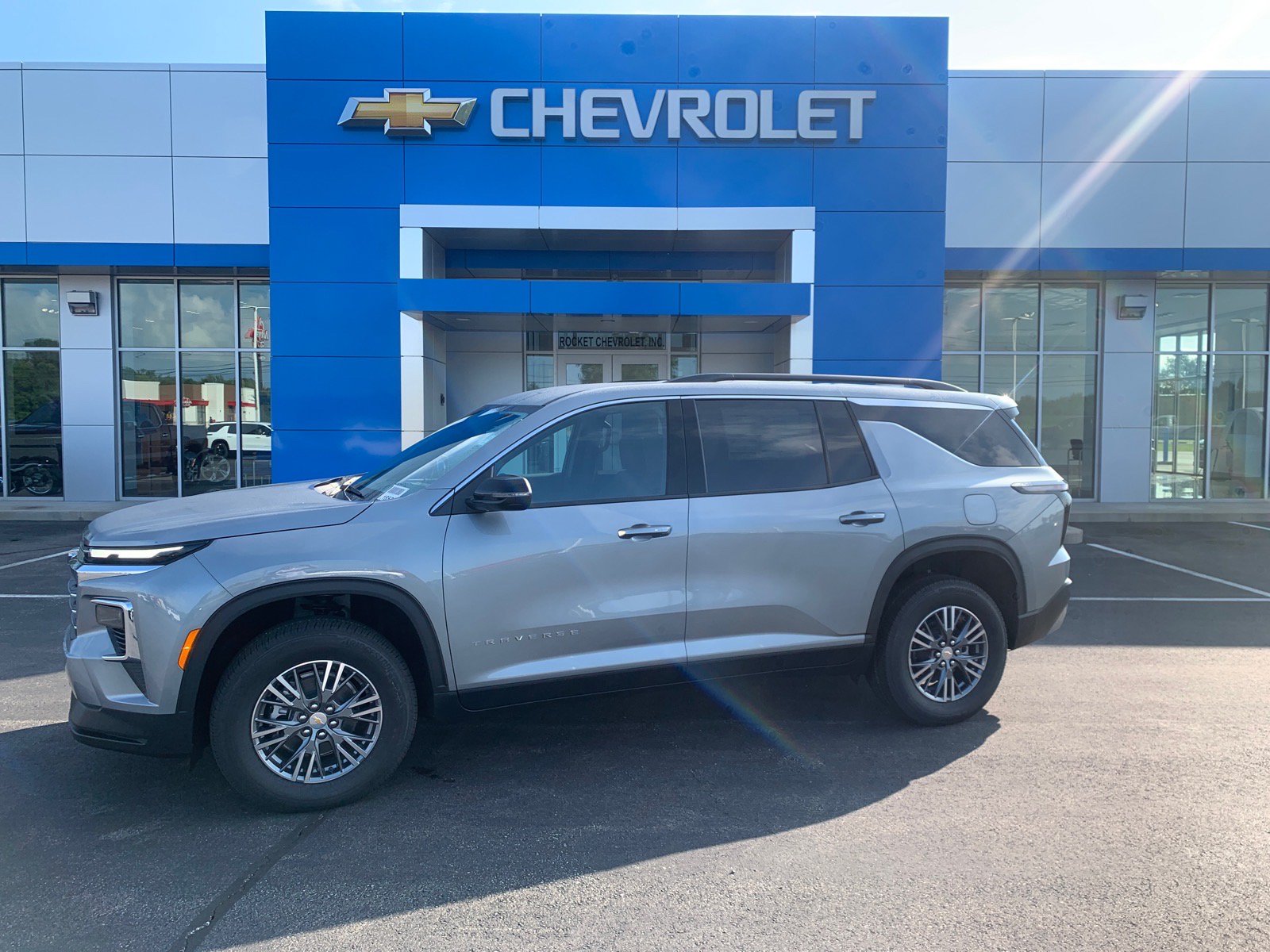 New 2027 Chevrolet Traverse LT FWD image 1