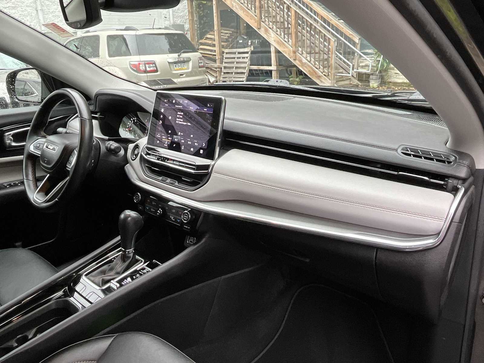 Used 2022 Jeep Compass Limited image 27