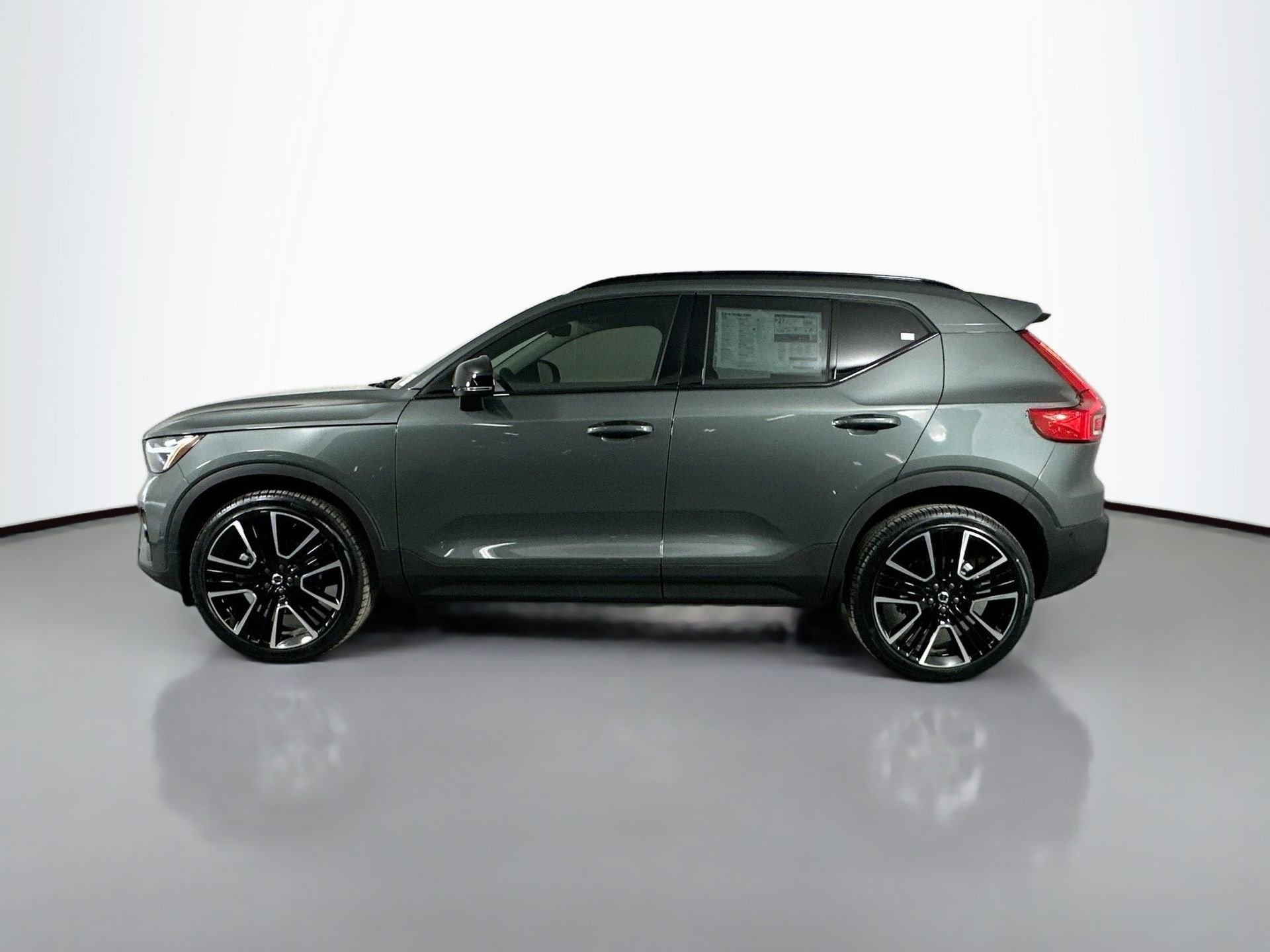 New 2026 Volvo XC40 B4 Plus w/ Climate Package FWD image 8