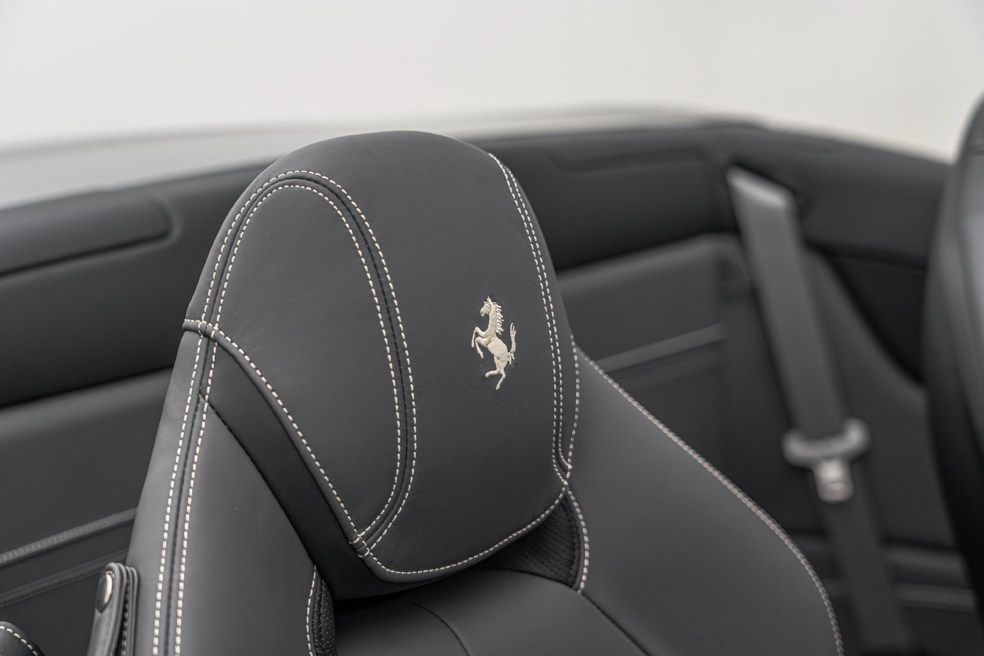 Certified 2016 Ferrari California T RWD image 38