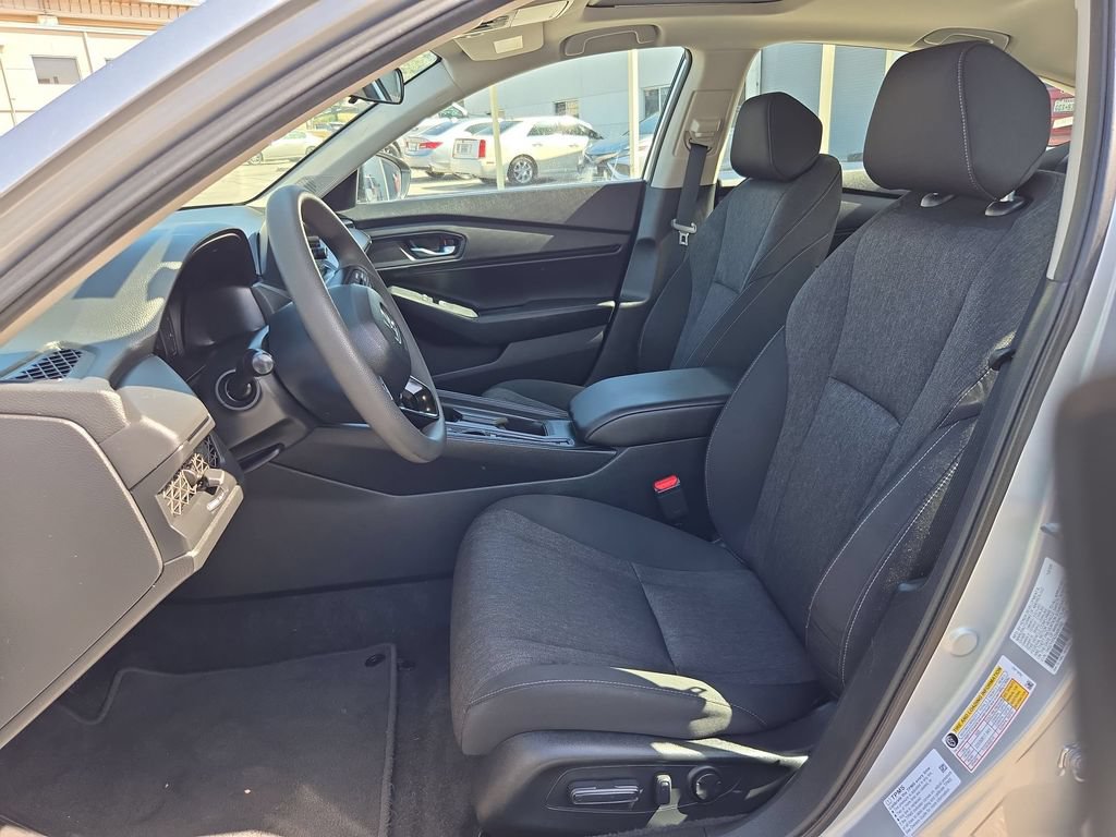 Used 2025 Honda Accord SE image 11