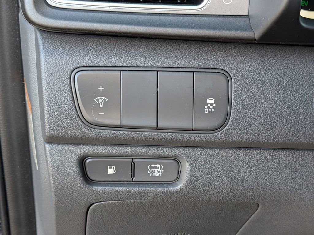 Used 2017 Kia Niro LX image 17