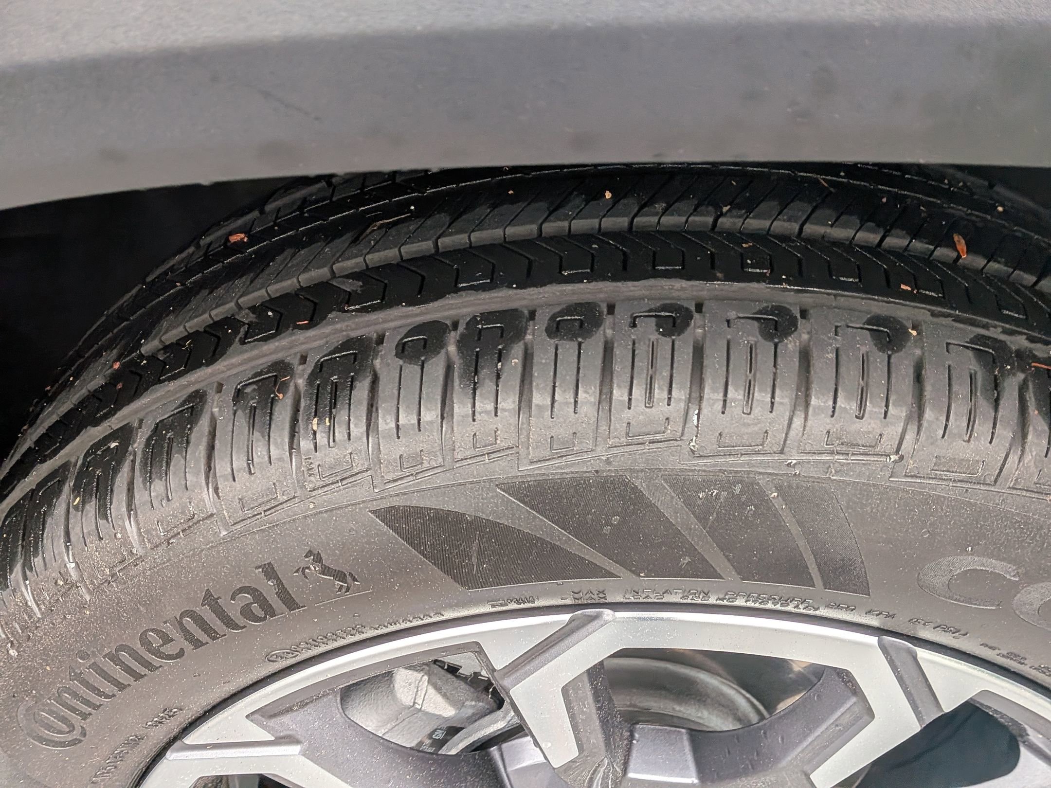 Certified 2025 GMC Terrain Elevation w/ Elevation Premium Package AWD/4WD image 13