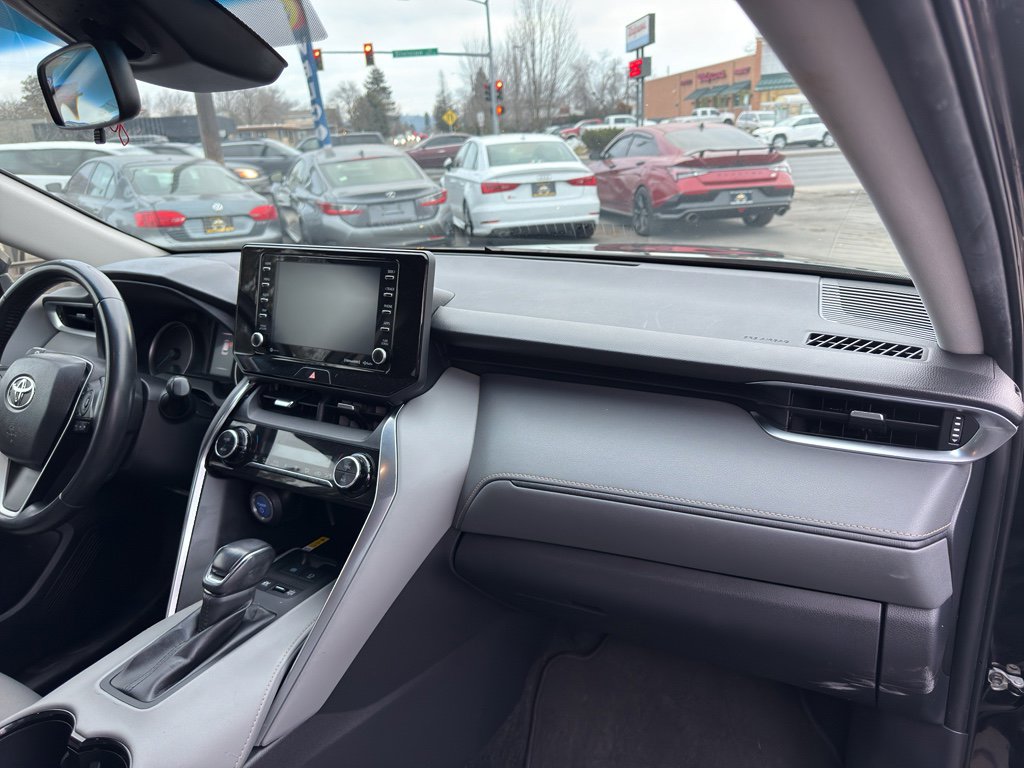 Used 2021 Toyota Venza LE image 16