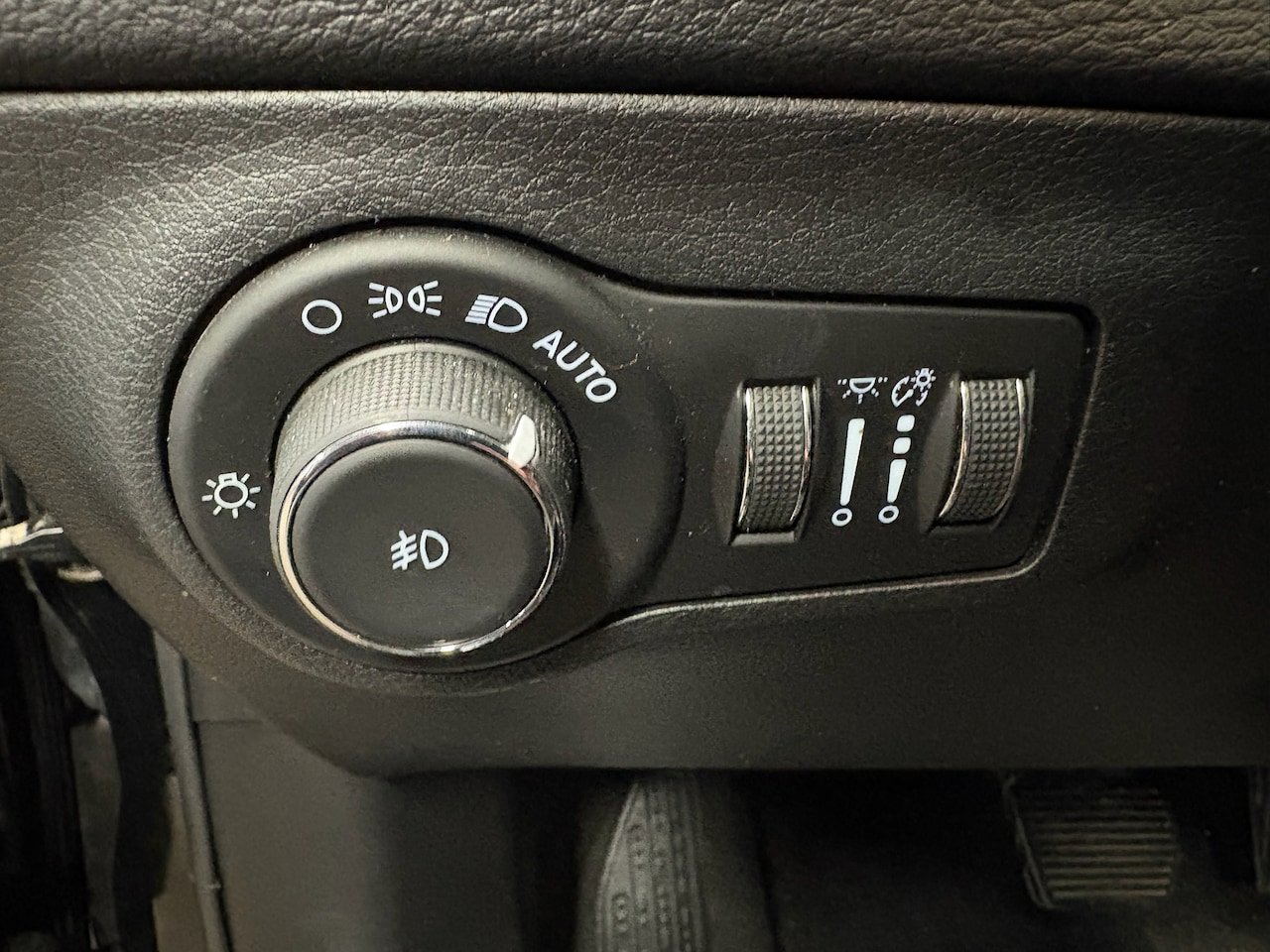 Used 2021 Jeep Compass Latitude w/ Convenience Group AWD/4WD image 12