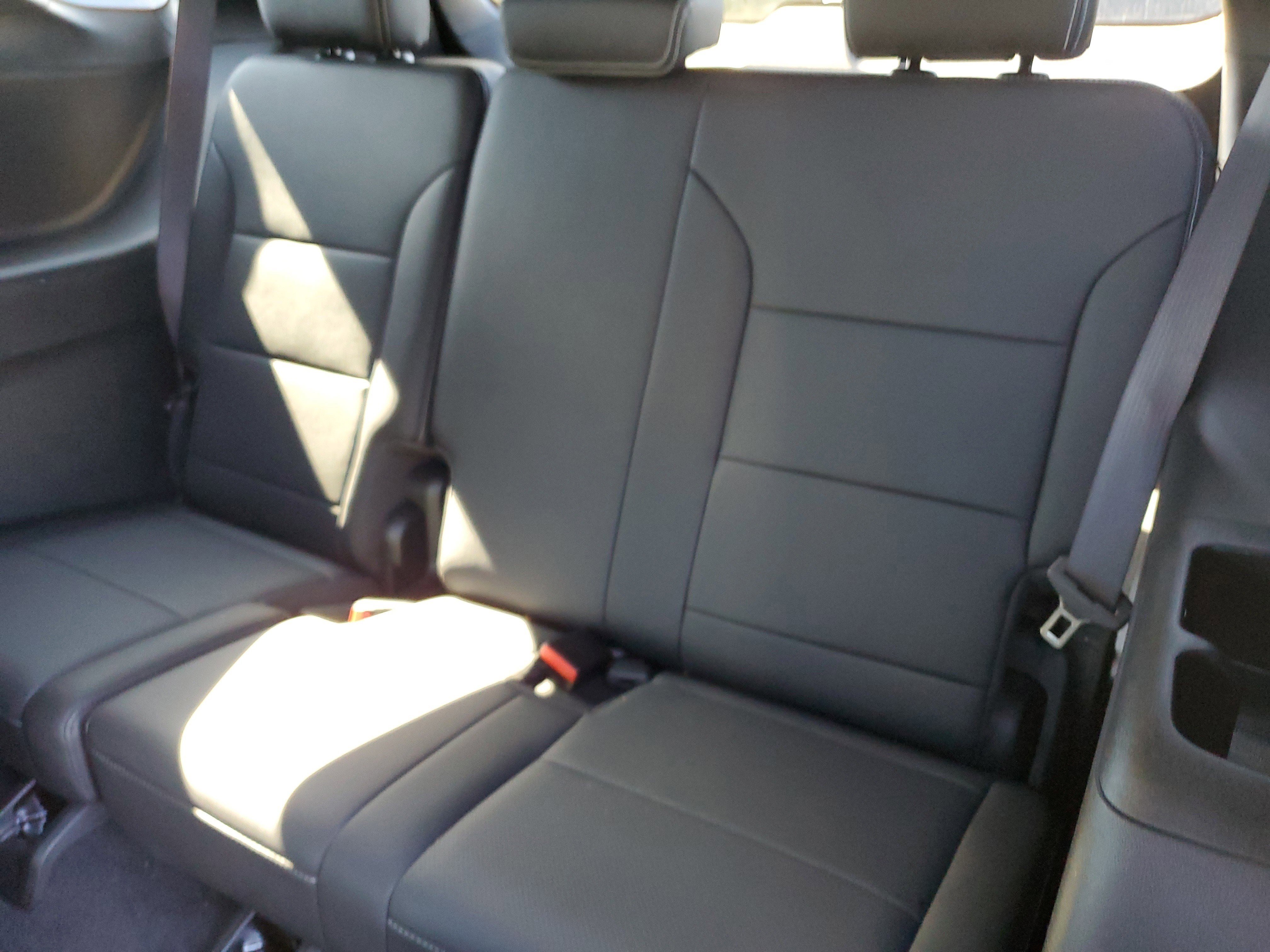 Used 2025 Chevrolet Traverse LT image 11