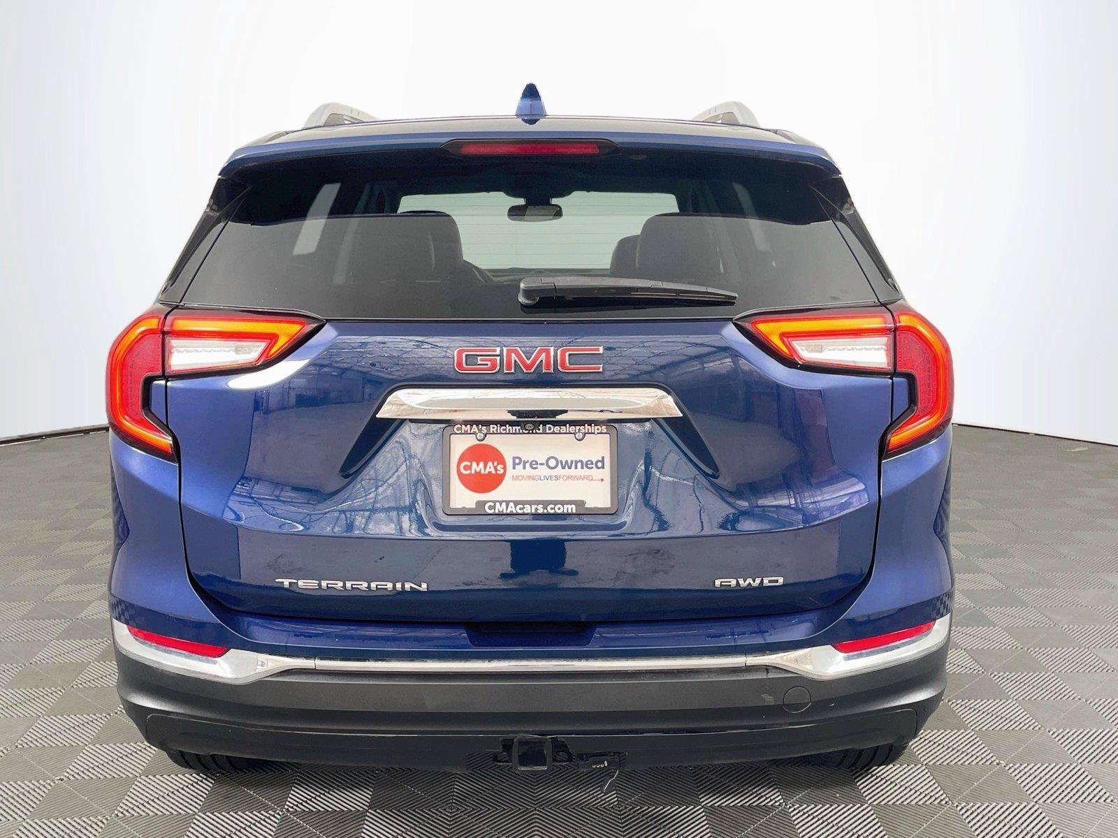 Used 2023 GMC Terrain SLT AWD/4WD image 7