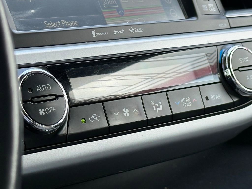 Used 2018 Toyota Highlander XLE image 28